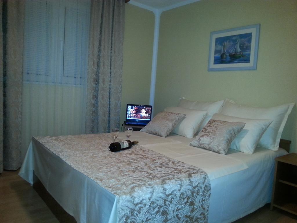 Holiday Home Milenka Рогозниця Екстер'єр фото