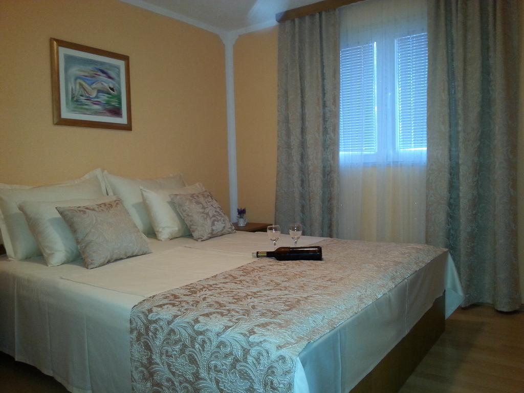 Holiday Home Milenka Рогозниця Екстер'єр фото